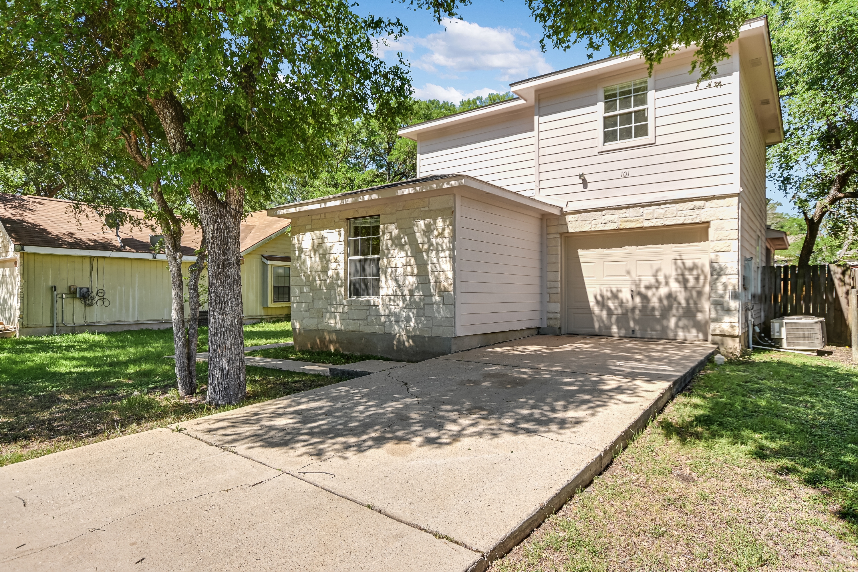 101 S Mockingbird Cir