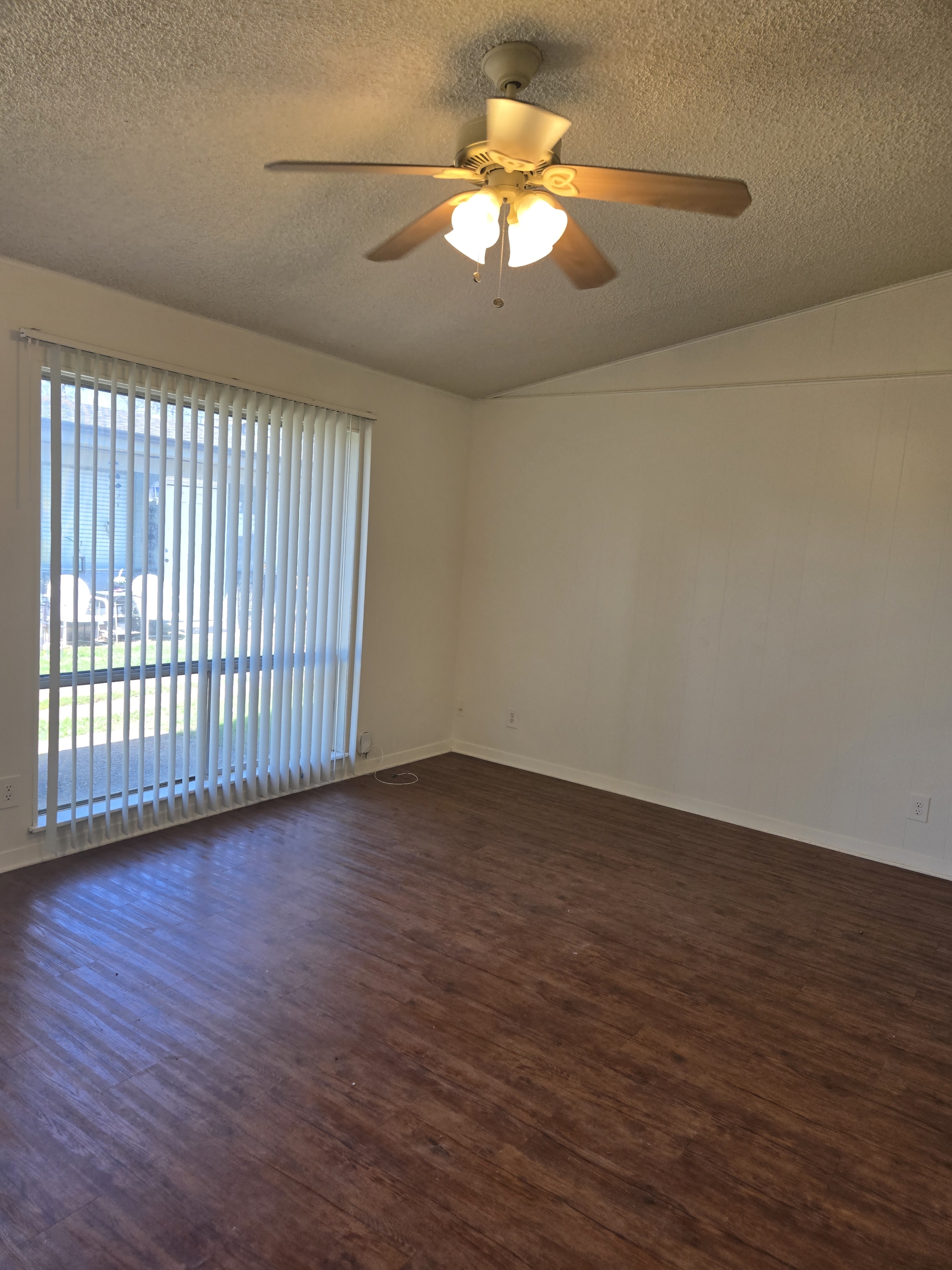 612 W 51st St, Unit 102